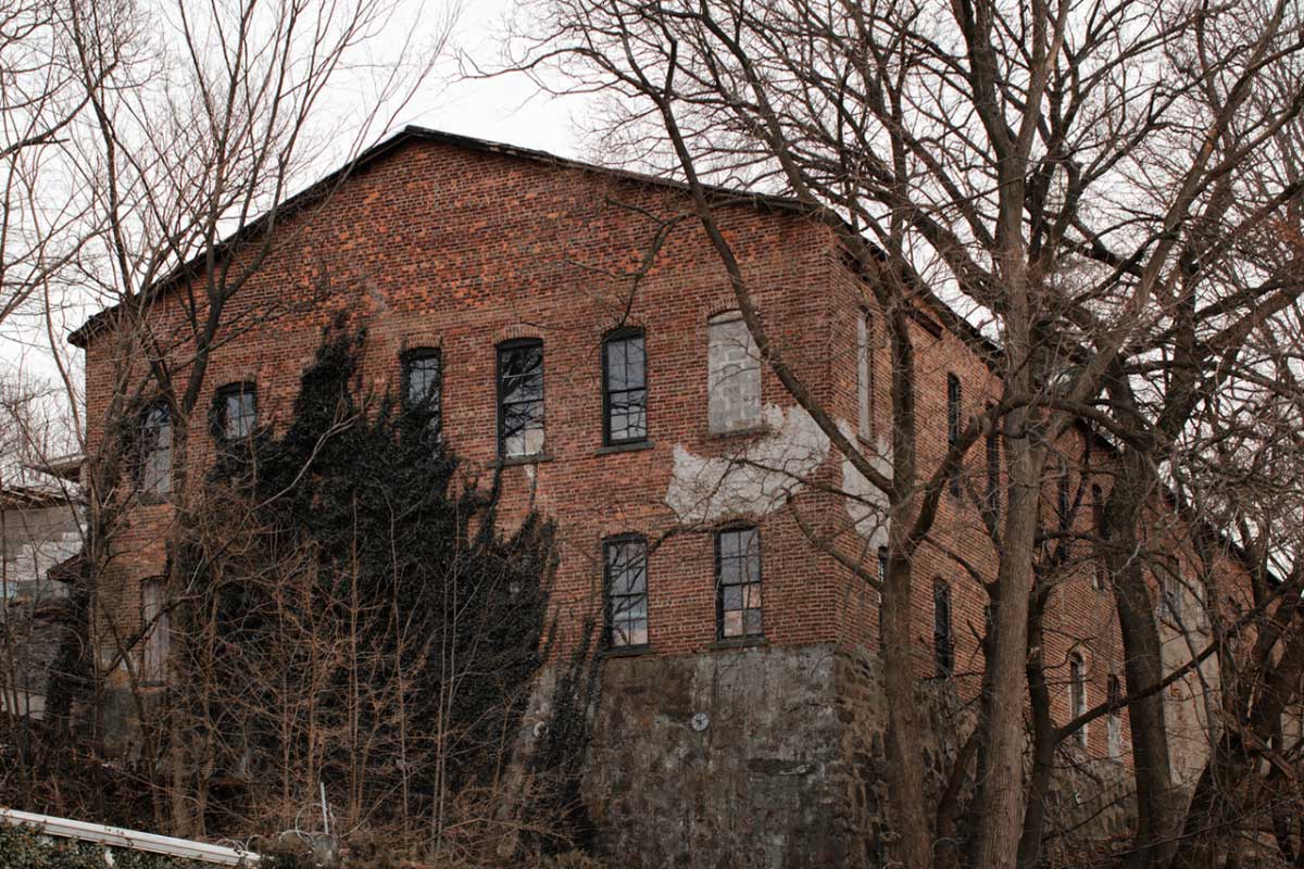 Modern Renovation to an Old Piano Factory on Long Island, NY