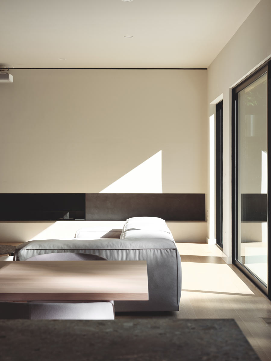 Center-Facing Seating in a modern home by The Up Studio.