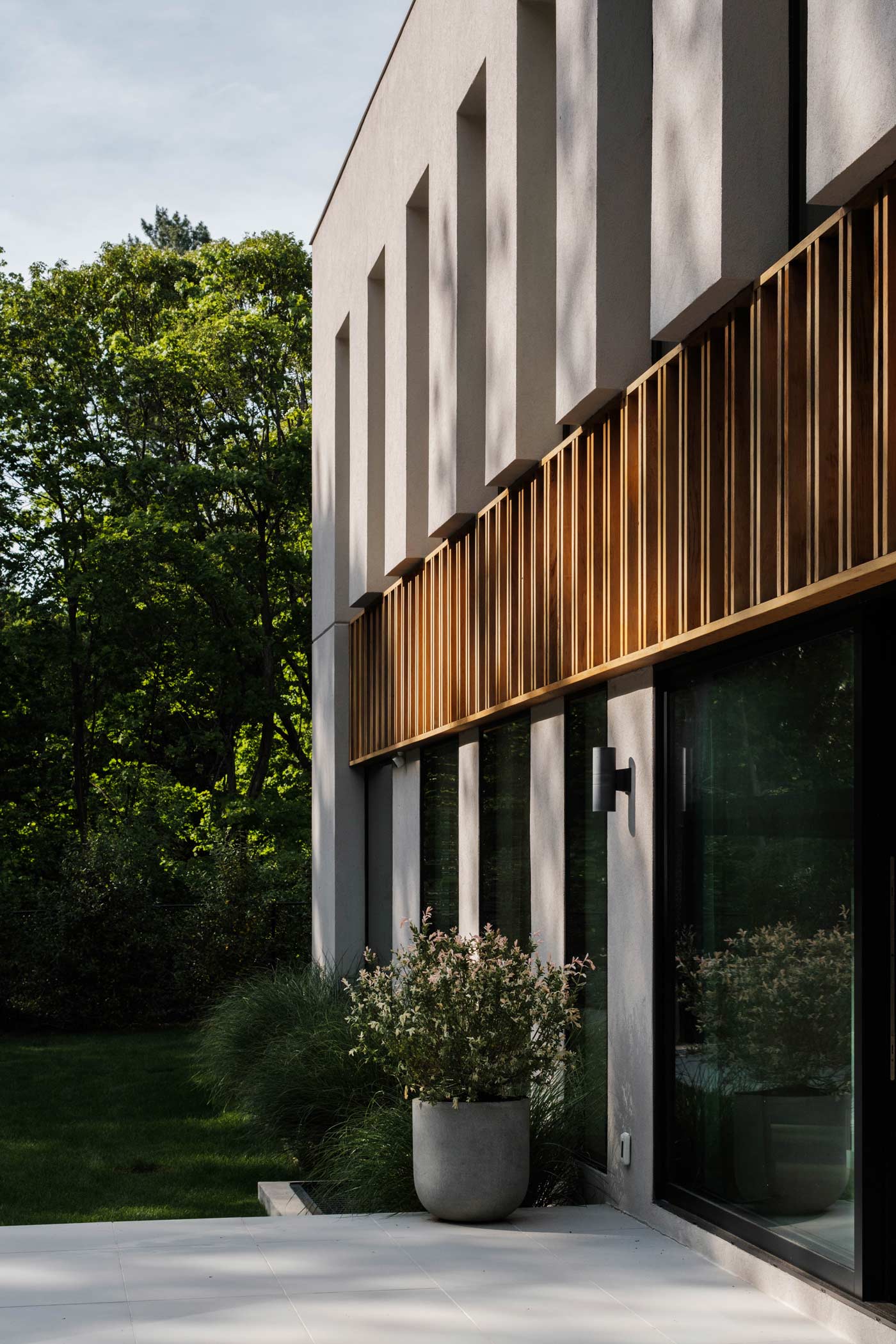 rythmic stucco and wood modern home facade