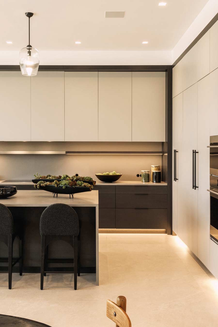 simple minimal hamptons kitchen design