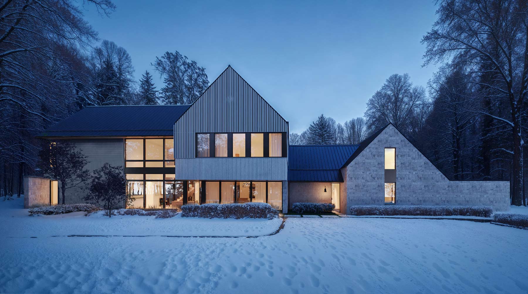 modern long island home design that opens up for natural light in snow