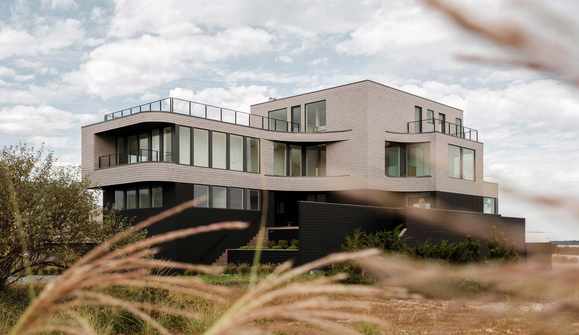 lifted modern beach house architecture dune road hamptons
