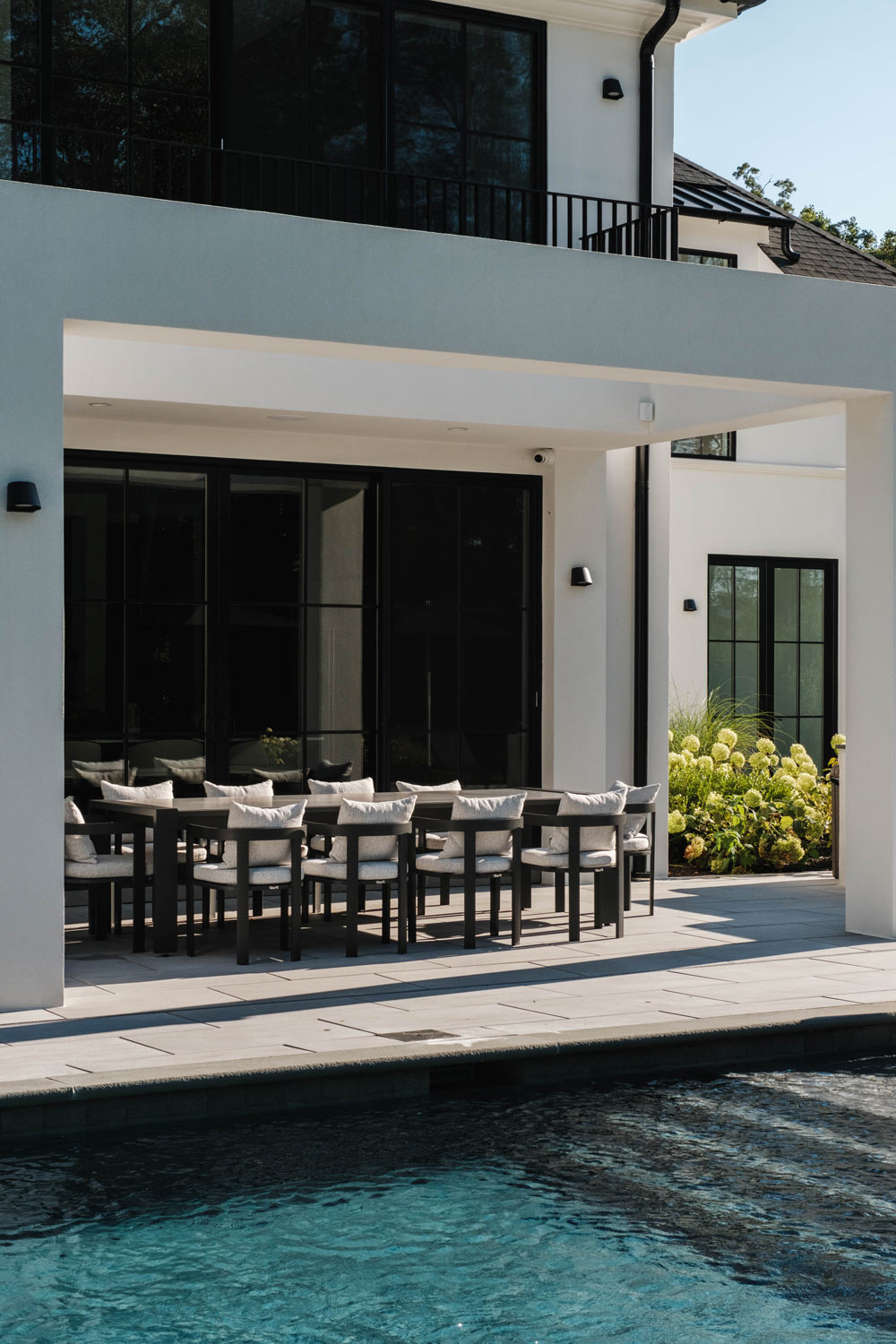 outdoor dining table furnishings at modern long island home