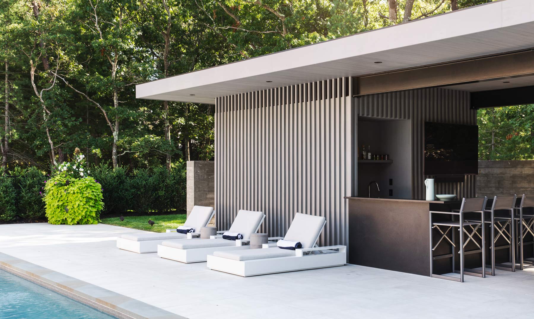 East Hampton Modern Pool House and Outdoor Bar Cabana