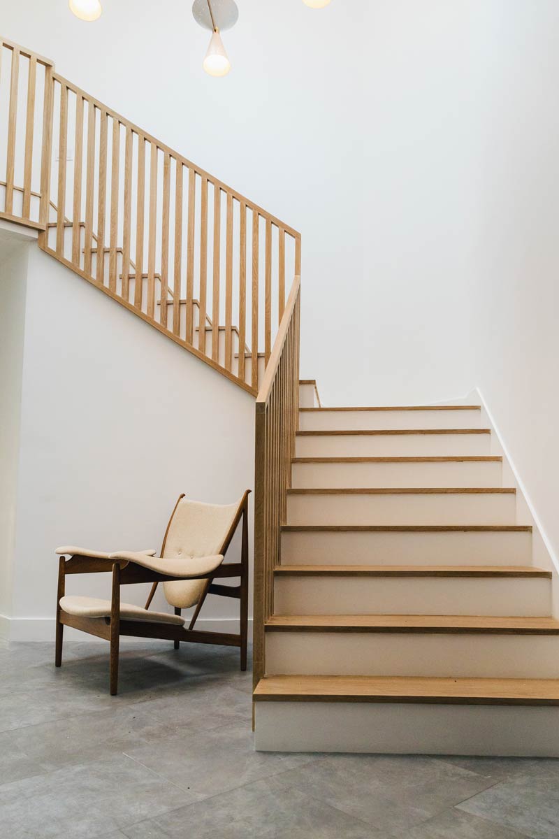 minimal beachy wooden stair railing design